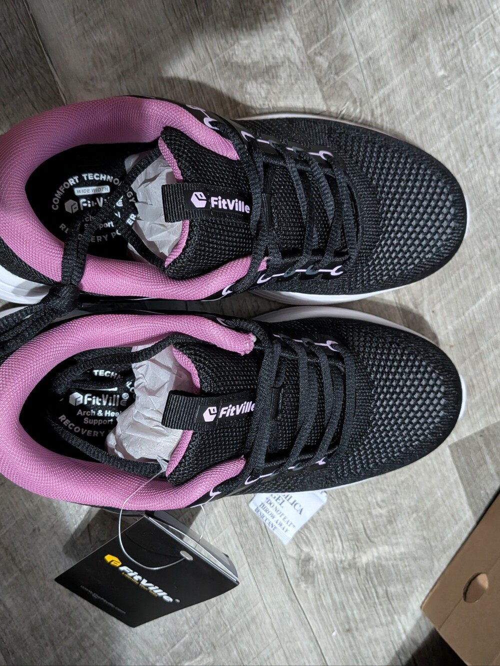 New Women's 7.5 Wide Sneakers - Picture 2 of 6